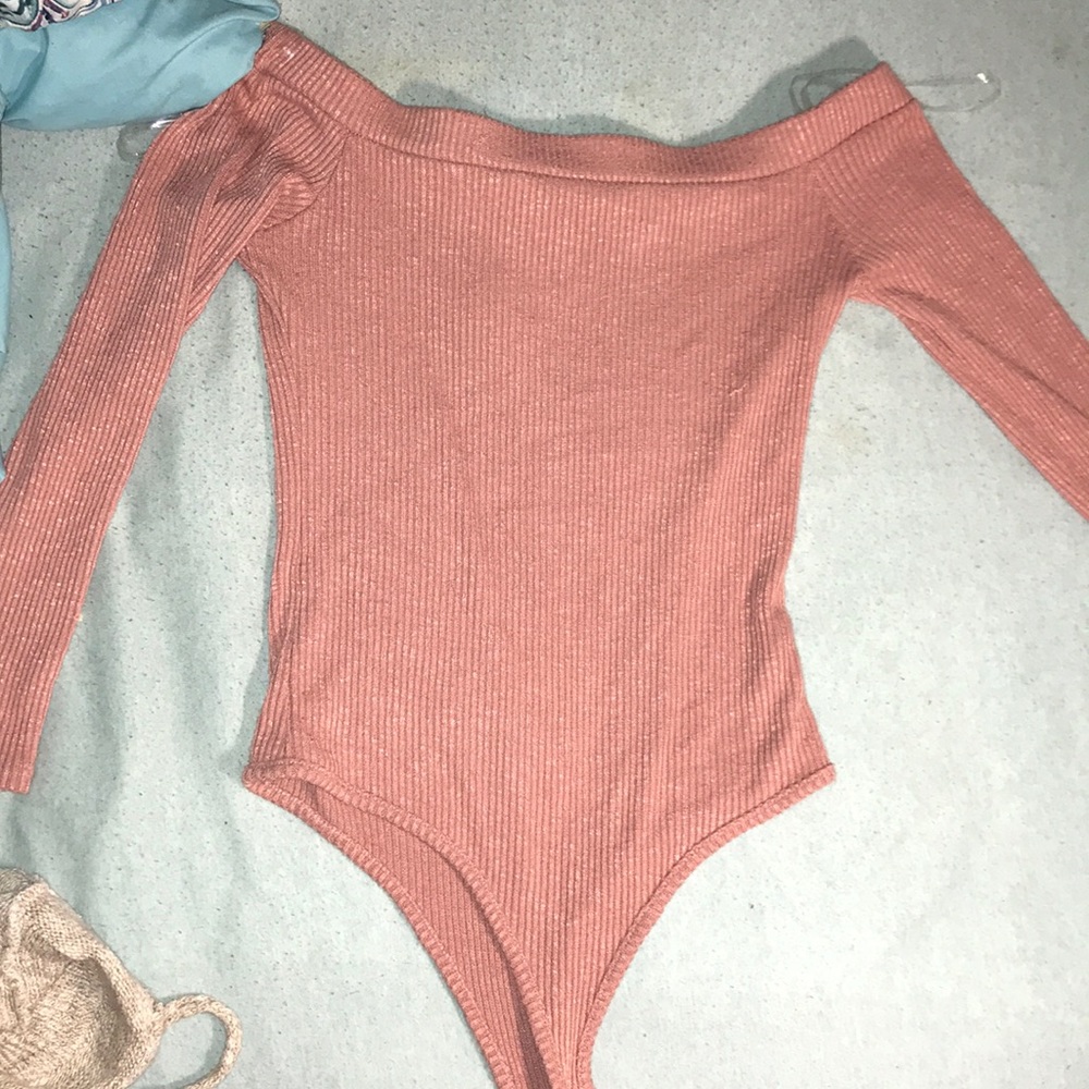 Off the shoulder body suit ( mauve )